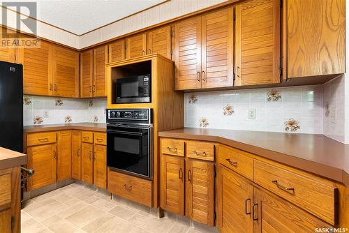 2610 Thornicroft Bay E, Regina, SK - Indoor Photo Showing Kitchen