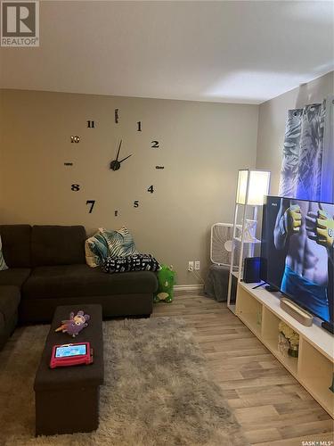 10 71 Cameron Way, Yorkton, SK - Indoor Photo Showing Living Room