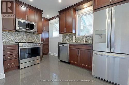 15 Beechborough Avenue, Toronto (Beechborough-Greenbrook), ON - Indoor Photo Showing Kitchen With Upgraded Kitchen