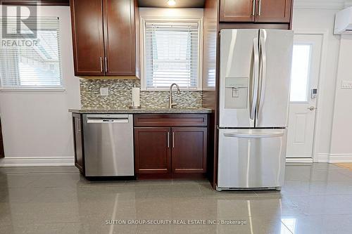 15 Beechborough Avenue, Toronto (Beechborough-Greenbrook), ON - Indoor Photo Showing Kitchen