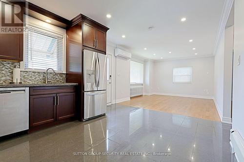 15 Beechborough Avenue, Toronto (Beechborough-Greenbrook), ON - Indoor Photo Showing Kitchen With Upgraded Kitchen