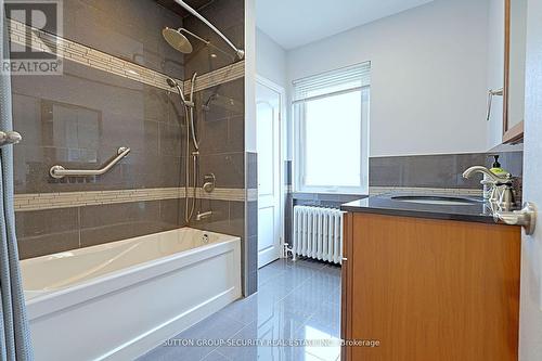 15 Beechborough Avenue, Toronto (Beechborough-Greenbrook), ON - Indoor Photo Showing Bathroom