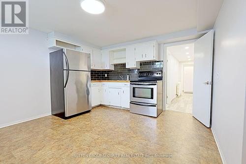 15 Beechborough Avenue, Toronto (Beechborough-Greenbrook), ON - Indoor Photo Showing Kitchen