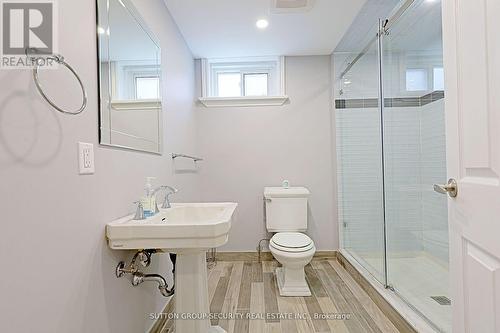 15 Beechborough Avenue, Toronto (Beechborough-Greenbrook), ON - Indoor Photo Showing Bathroom