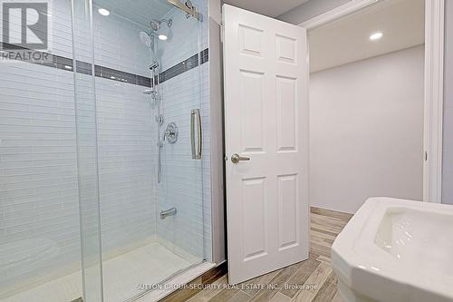 15 Beechborough Avenue, Toronto (Beechborough-Greenbrook), ON - Indoor Photo Showing Bathroom