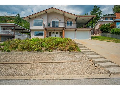 924 7Th Street, Montrose, BC - Outdoor With Facade