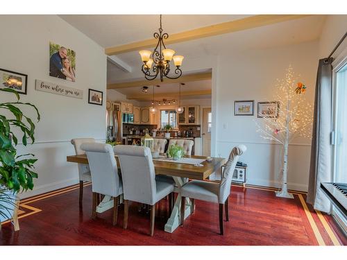 924 7Th Street, Montrose, BC - Indoor Photo Showing Dining Room