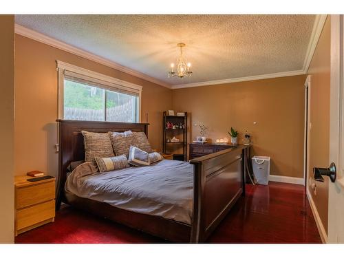 924 7Th Street, Montrose, BC - Indoor Photo Showing Bedroom