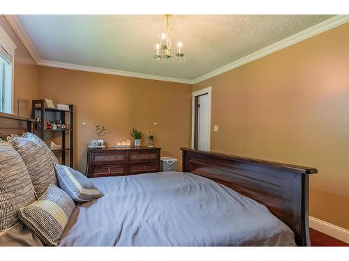 924 7Th Street, Montrose, BC - Indoor Photo Showing Bedroom