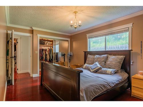 924 7Th Street, Montrose, BC - Indoor Photo Showing Bedroom