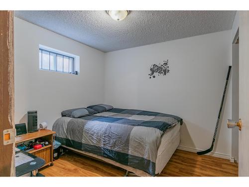 924 7Th Street, Montrose, BC - Indoor Photo Showing Bedroom