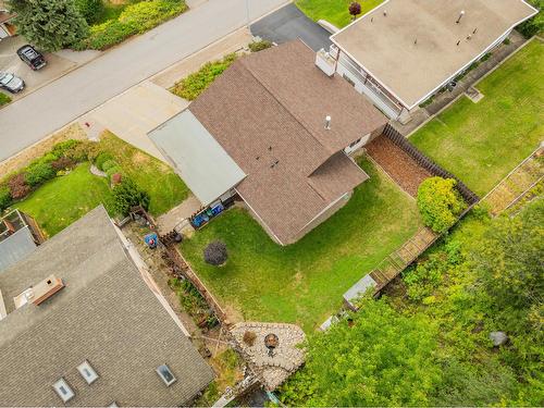 924 7Th Street, Montrose, BC - Outdoor With View