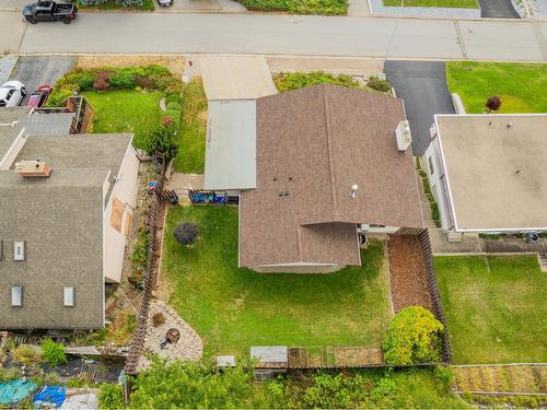 924 7Th Street, Montrose, BC - Outdoor