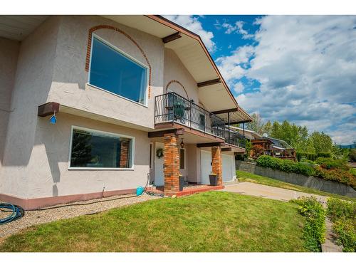 924 7Th Street, Montrose, BC - Outdoor