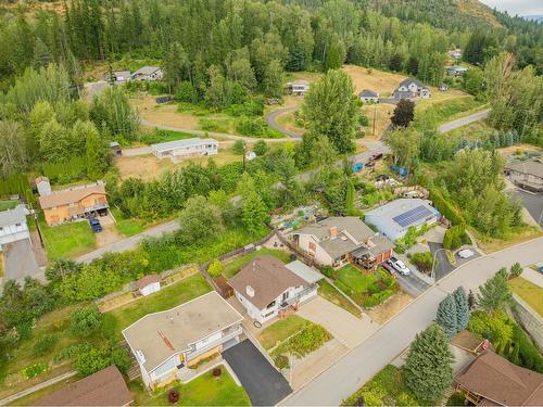 924 7Th Street, Montrose, BC - Outdoor With View