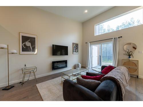 12 - 1512 Granite Drive, Golden, BC - Indoor Photo Showing Living Room With Fireplace