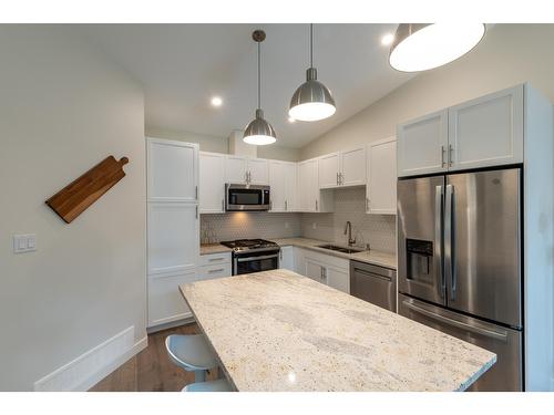 12 - 1512 Granite Drive, Golden, BC - Indoor Photo Showing Kitchen With Double Sink With Upgraded Kitchen