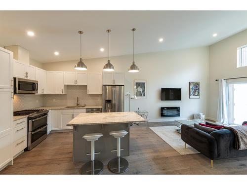 12 - 1512 Granite Drive, Golden, BC - Indoor Photo Showing Kitchen With Upgraded Kitchen