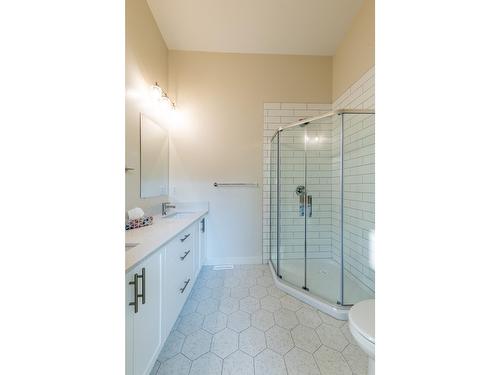 12 - 1512 Granite Drive, Golden, BC - Indoor Photo Showing Bathroom