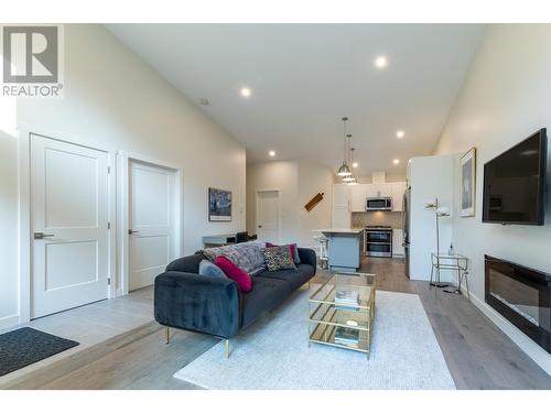 1512 Granite Drive Unit# 12, Golden, BC - Indoor Photo Showing Living Room With Fireplace