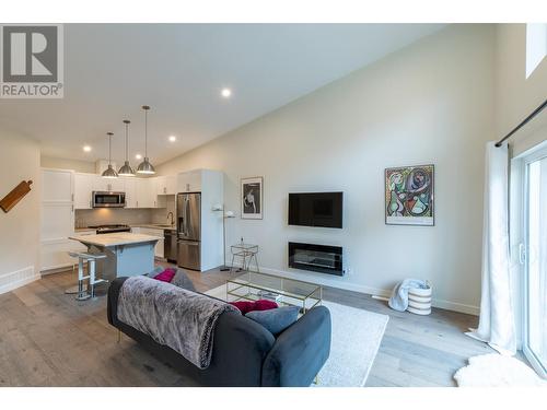 1512 Granite Drive Unit# 12, Golden, BC - Indoor Photo Showing Living Room With Fireplace