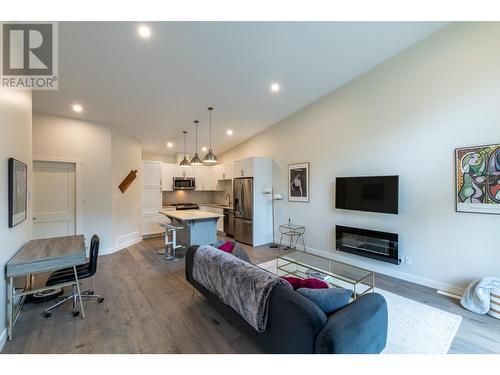 1512 Granite Drive Unit# 12, Golden, BC - Indoor Photo Showing Living Room With Fireplace