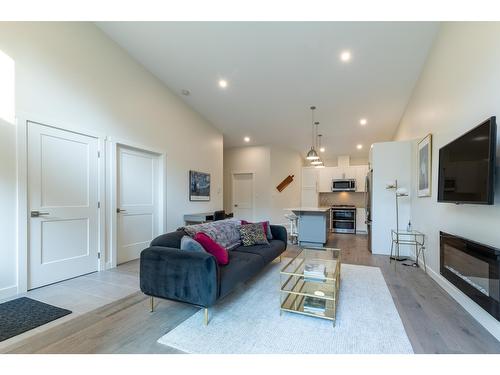 12 - 1512 Granite Drive, Golden, BC - Indoor Photo Showing Living Room With Fireplace