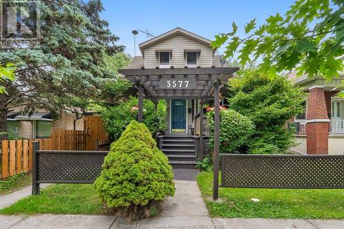 3577 King Street, Windsor, ON - Outdoor