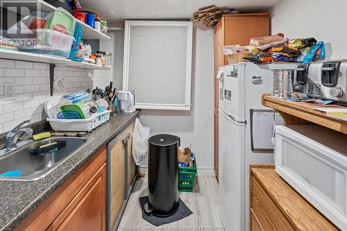 3577 King Street, Windsor, ON - Indoor Photo Showing Kitchen