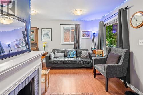 3577 King Street, Windsor, ON - Indoor Photo Showing Living Room