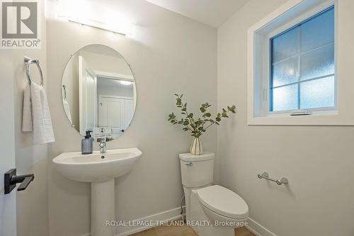 57 White Tail Path, Central Elgin, ON - Indoor Photo Showing Bathroom