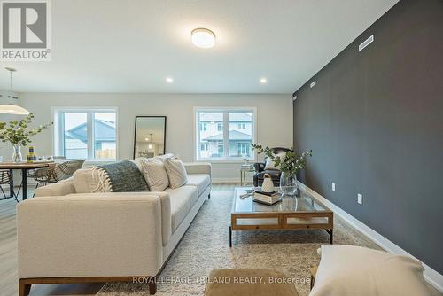 57 White Tail Path, Central Elgin, ON - Indoor Photo Showing Living Room