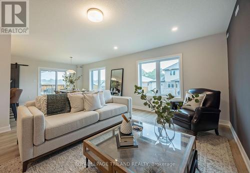 57 White Tail Path, Central Elgin, ON - Indoor Photo Showing Living Room