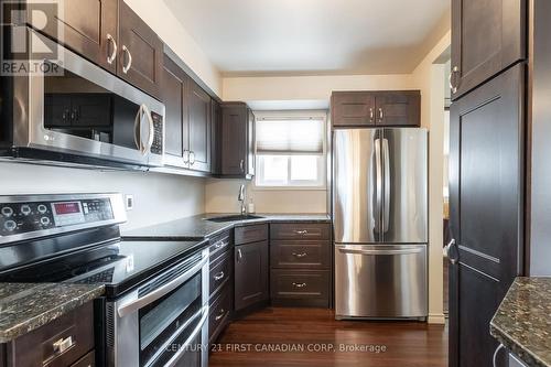 174 Portsmouth Crescent, London, ON - Indoor Photo Showing Kitchen