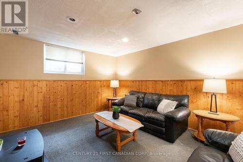 174 Portsmouth Crescent, London, ON - Indoor Photo Showing Living Room