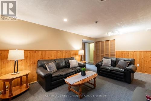 174 Portsmouth Crescent, London, ON - Indoor Photo Showing Living Room