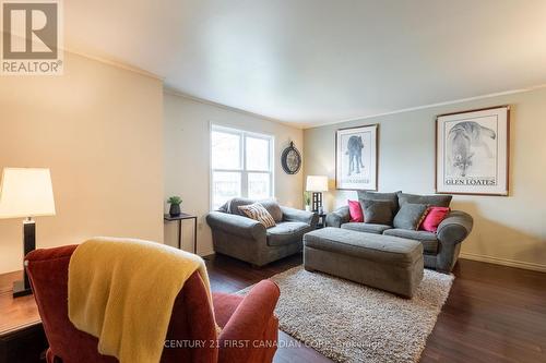 174 Portsmouth Crescent, London, ON - Indoor Photo Showing Living Room