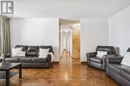 806 - 175 Hilda Avenue, Toronto (Newtonbrook West), ON - Indoor Photo Showing Living Room