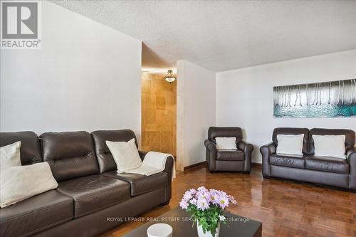 806 - 175 Hilda Avenue, Toronto (Newtonbrook West), ON - Indoor Photo Showing Living Room