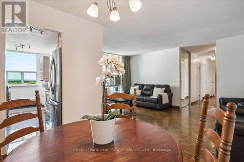 806 - 175 Hilda Avenue, Toronto (Newtonbrook West), ON - Indoor Photo Showing Living Room