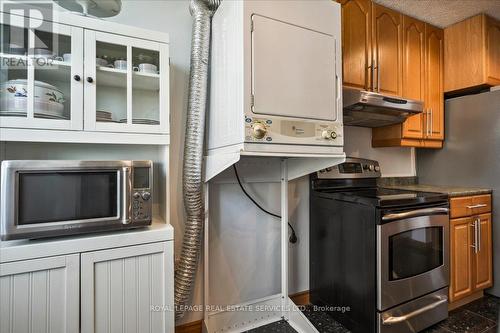 806 - 175 Hilda Avenue, Toronto (Newtonbrook West), ON - Indoor Photo Showing Kitchen