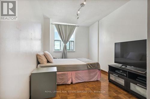 806 - 175 Hilda Avenue, Toronto (Newtonbrook West), ON - Indoor Photo Showing Bedroom