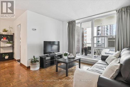 806 - 175 Hilda Avenue, Toronto (Newtonbrook West), ON - Indoor Photo Showing Living Room