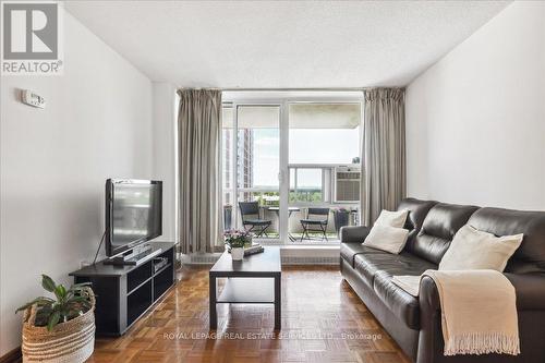 806 - 175 Hilda Avenue, Toronto (Newtonbrook West), ON - Indoor Photo Showing Living Room