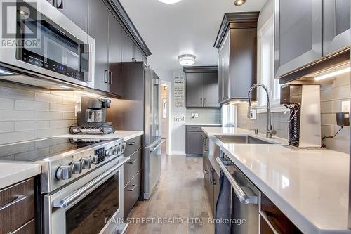 2259 Wildwood Crescent, Pickering (Brock Ridge), ON - Indoor Photo Showing Kitchen With Upgraded Kitchen