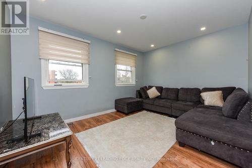 20 Bridesburg Drive, Toronto (Kingsview Village-The Westway), ON - Indoor Photo Showing Living Room