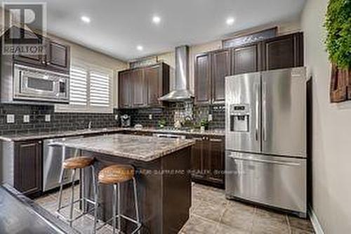 58 Hardgate Crescent, Brampton (Northwest Sandalwood Parkway), ON - Indoor Photo Showing Kitchen With Upgraded Kitchen