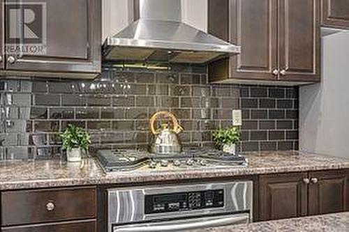 58 Hardgate Crescent, Brampton (Northwest Sandalwood Parkway), ON - Indoor Photo Showing Kitchen With Upgraded Kitchen