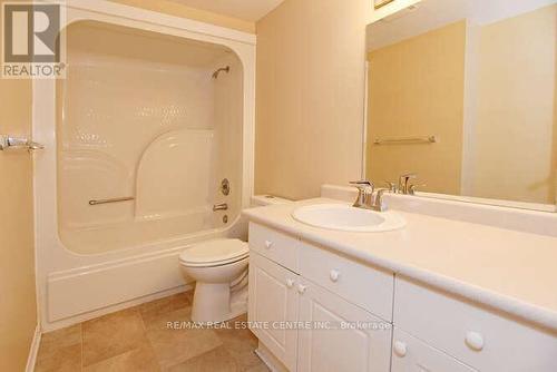 30 - 20 Kernohan Parkway, London, ON - Indoor Photo Showing Bathroom