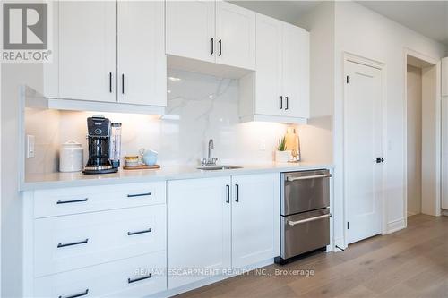 98 Cattail Crescent, Hamilton (Waterdown), ON - Indoor Photo Showing Kitchen